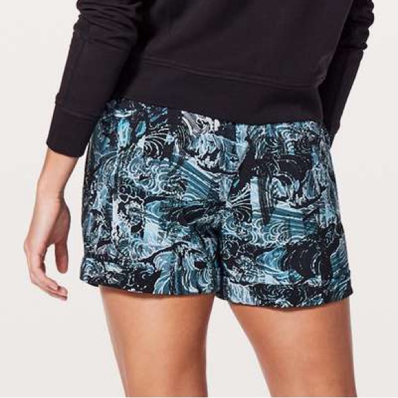 NWOT lululemon athletica Spring Break Away Short - Picture 2 of 5